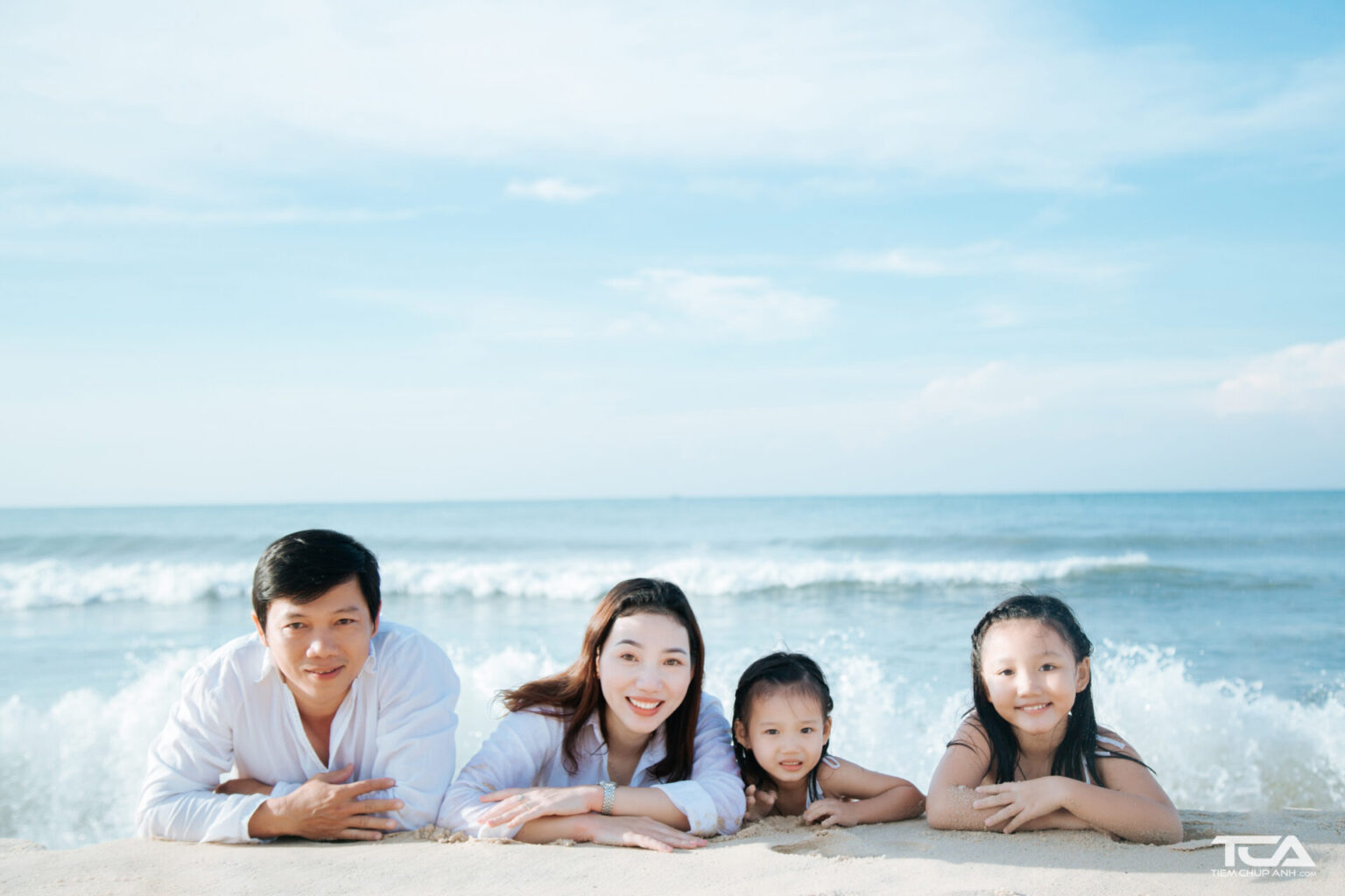 cách chụp ảnh gia đình ở biển