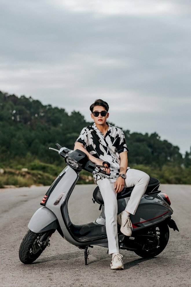 Chụp ảnh ngồi xe máy