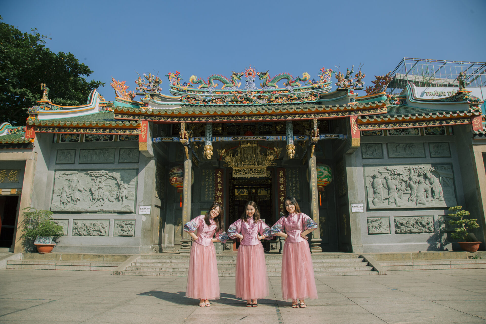 trang phục kỷ yếu độc lạ