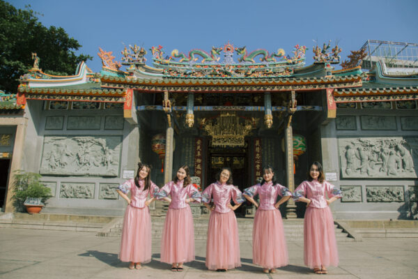 trang phục kỷ yếu độc lạ