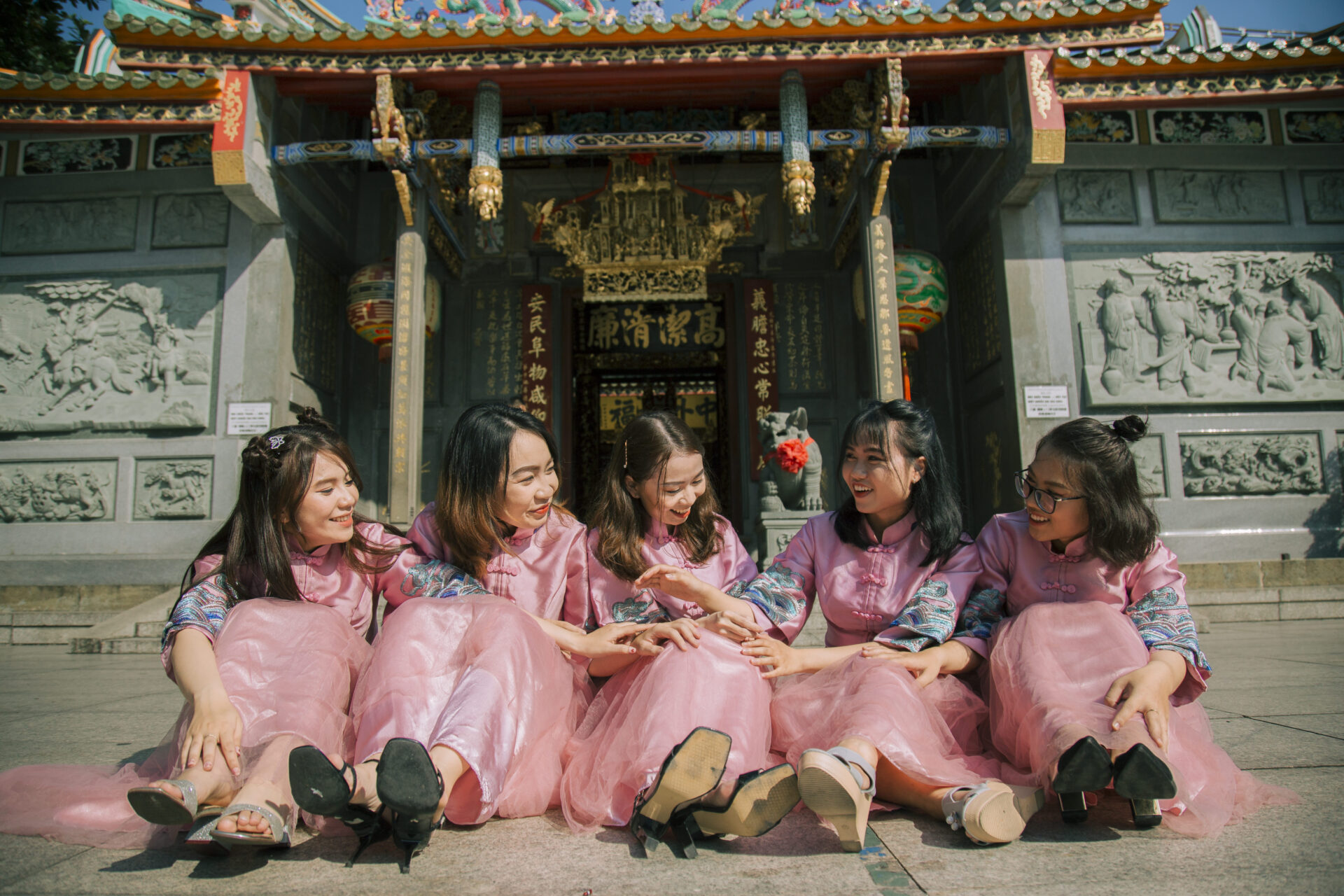 trang phục kỷ yếu độc lạ
