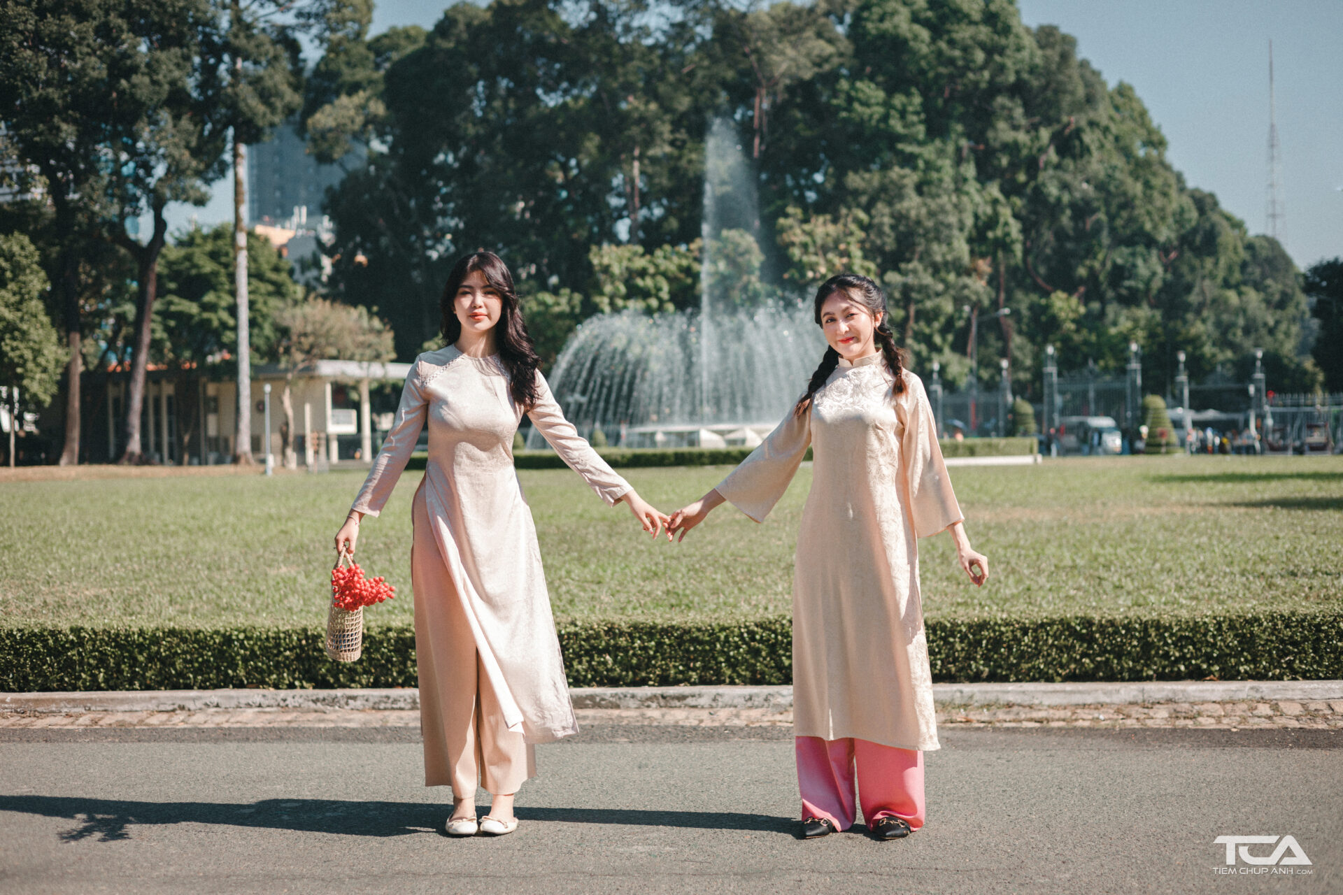 tạo dáng 2 người