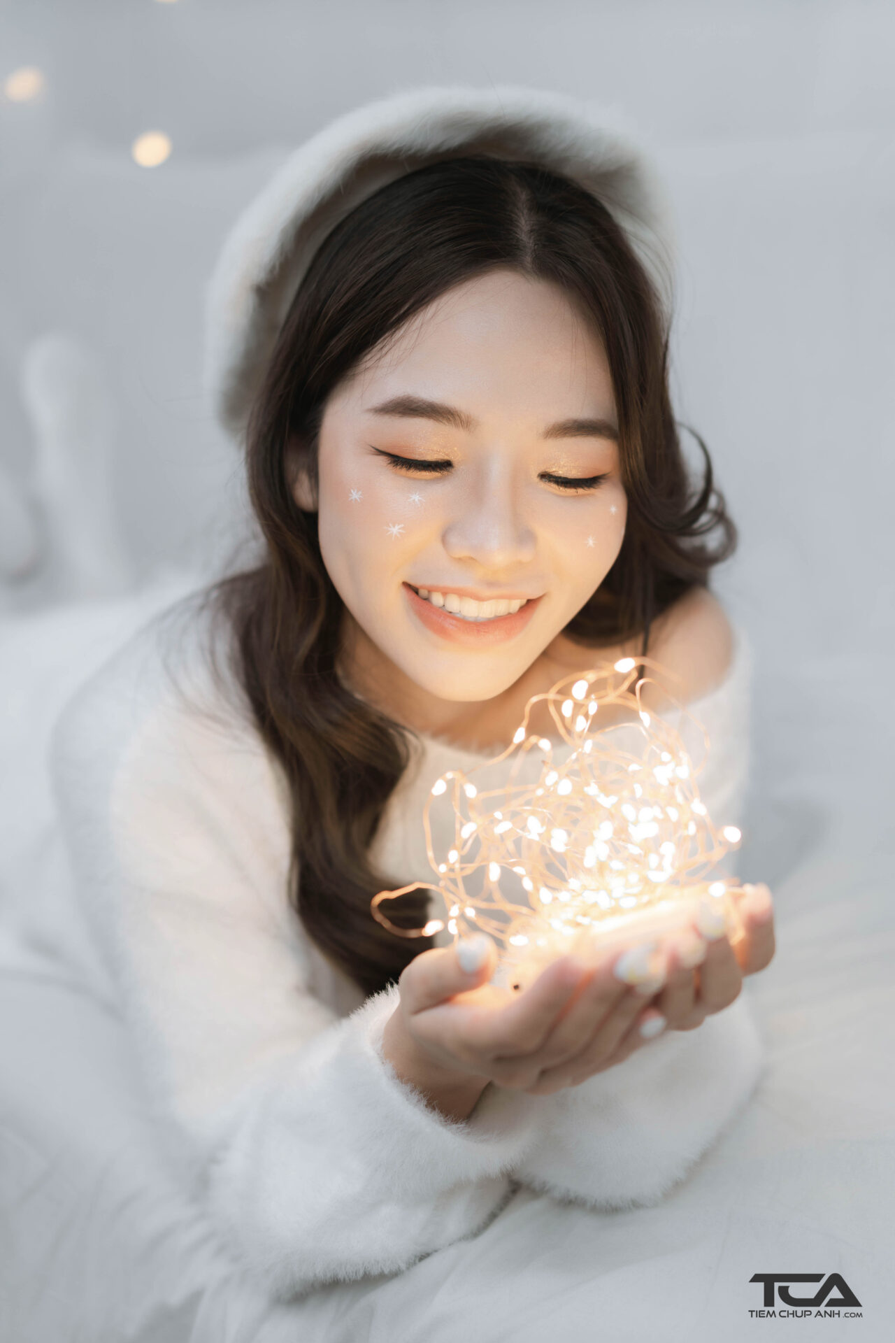chụp ảnh với cây thông noel