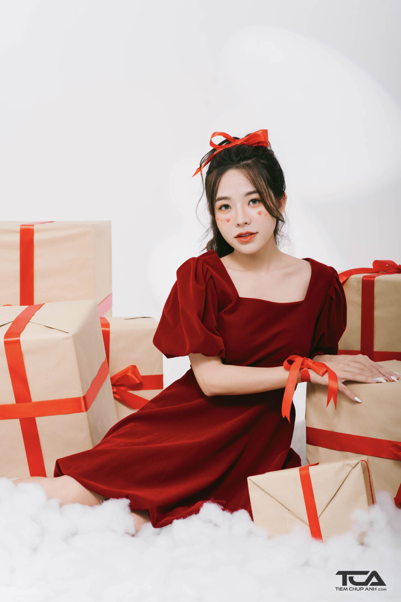 những kiểu chụp hình với cây thông noel