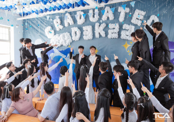 các mẫu cách trang trí bảng lớp chụp kỷ yếu