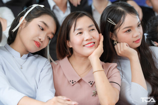 các mẫu cách trang trí bảng lớp chụp kỷ yếu