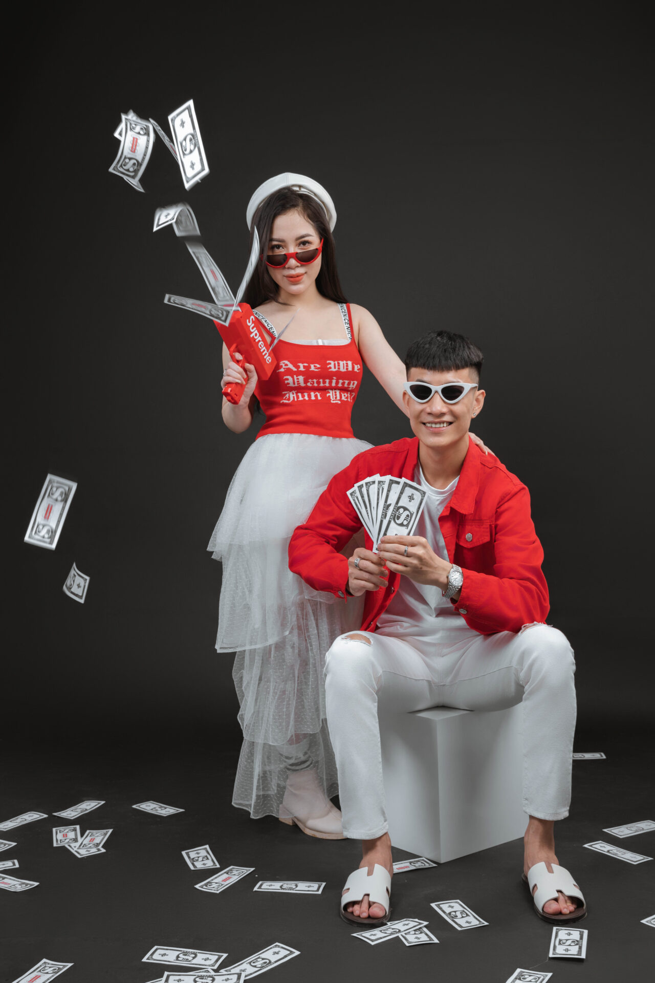 ác mẫu tạo dáng chụp ảnh với người yêu